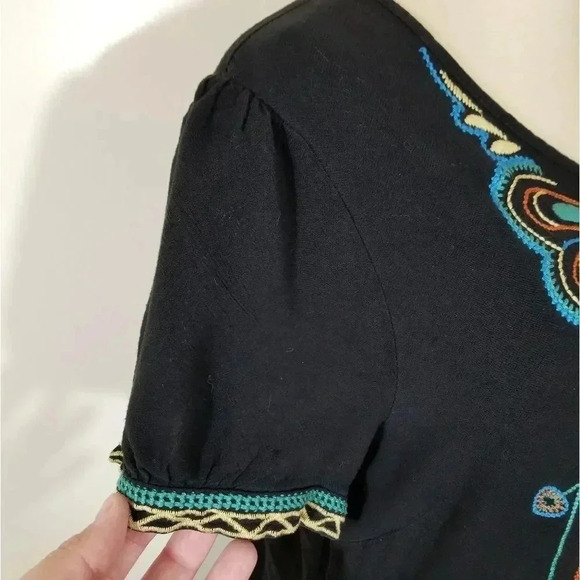 {Forever 21} Embroidered Tunic Blouse - Picture 5 of 10